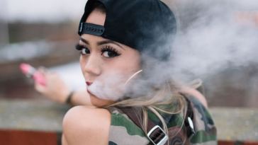 girl vaping