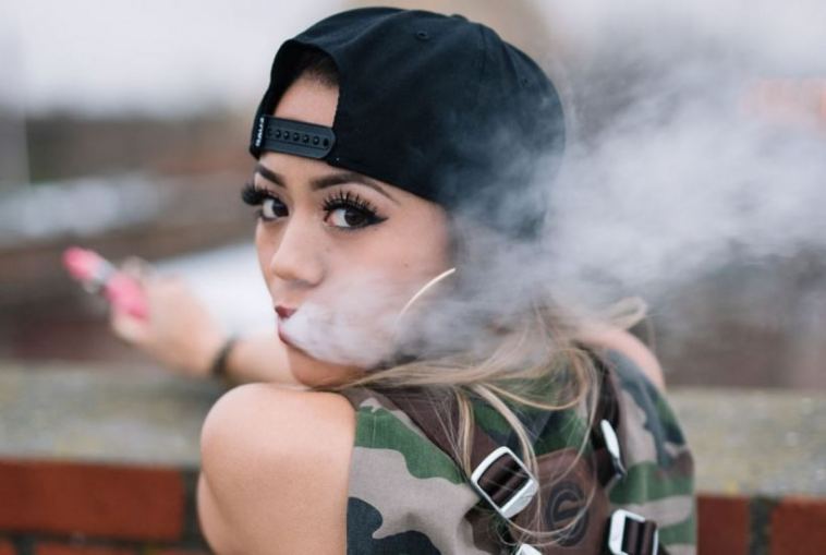girl vaping